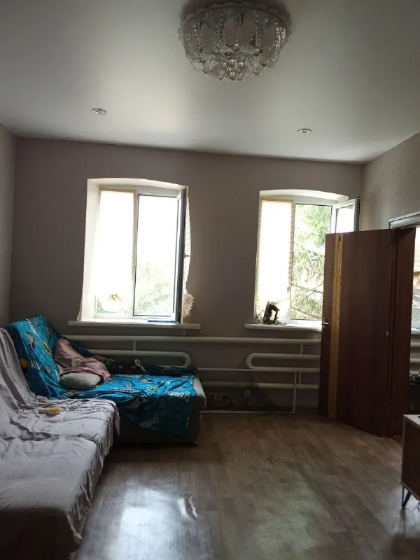 ‼️Продажа дома‼️

🏡Продается дом от собственника агентствам прошу не беспокоить
🗺Г. Мариуполь днр

✅Общая площадь–95 м2
✅Жилая–57 м2

✅Всего 10 минут езды от моря большой участок, дом газифицированый, канализация центральная, земля приватизирована, 5 жилых комнат
✅Высокие натяжные потолки 3 м в комнатах и кухне, вода идёт круглосуточно, много фруктовых деревьев на участке
🔥Собственник

💴Цена: 5🍋5 млн рублей с небольшим торгом
☎️+7(949) 356-01-85 (Тг на этом номере)

📨Подписаться - фотография - 9