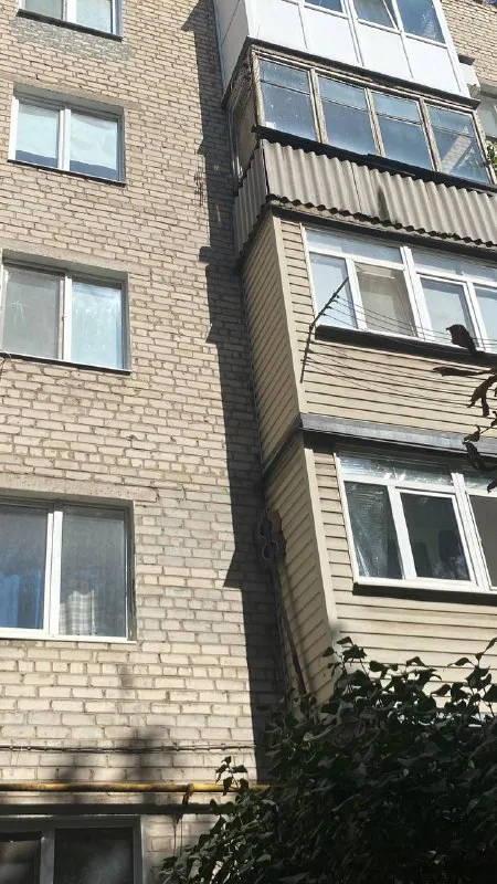 Продается трехкомнатная квартира в городе макеевка, на улице западная.
Квартира расположена на 4 этаже 5 этажного кирпичного дома.
Внутри имеются три раздельные комнаты, раздельный санузел и ⁮автономное отопление!
Установлены металлопластиковые окна. Общая площадь квартиры составляет 66 м?, кухня — 9 м?.
Квартира находится в жилом состоянии. Расположена всего в трех километрах от калининского района донецка.
В районе хорошая транспортная развязка.
Цена 3 600 000
Тел:+79493872678 светлана
+79493410484 Наталья - фотография - 1