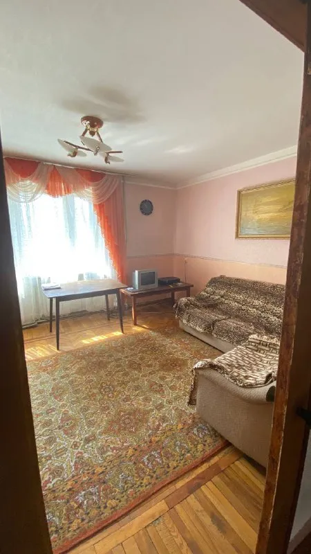Продается трехкомнатная квартира в городе макеевка, на улице западная.
Квартира расположена на 4 этаже 5 этажного кирпичного дома.
Внутри имеются три раздельные комнаты, раздельный санузел и ⁮автономное отопление!
Установлены металлопластиковые окна. Общая площадь квартиры составляет 66 м?, кухня — 9 м?.
Квартира находится в жилом состоянии. Расположена всего в трех километрах от калининского района донецка.
В районе хорошая транспортная развязка.
Цена 3 600 000
Тел:+79493872678 светлана
+79493410484 Наталья - фотография - 2