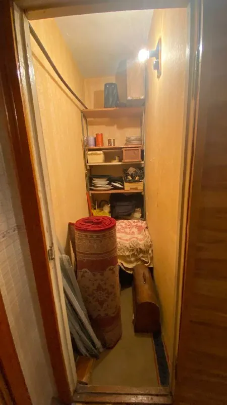 Продается трехкомнатная квартира в городе макеевка, на улице западная.
Квартира расположена на 4 этаже 5 этажного кирпичного дома.
Внутри имеются три раздельные комнаты, раздельный санузел и ⁮автономное отопление!
Установлены металлопластиковые окна. Общая площадь квартиры составляет 66 м?, кухня — 9 м?.
Квартира находится в жилом состоянии. Расположена всего в трех километрах от калининского района донецка.
В районе хорошая транспортная развязка.
Цена 3 600 000
Тел:+79493872678 светлана
+79493410484 Наталья - фотография - 8