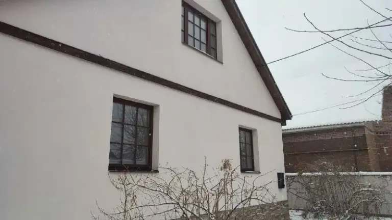 Продается 🏡 новострой !

🌇Донецк, ленинский район ( ул. Универсальная). 📍

✅Предлагаем купить теплый двухэтажный дом площадью 280 кв.
-На первом этаже – просторная уютная гостиная с камином, две комнаты, кухня и санузел. Два выхода – центральный и на задний дворик.
-На втором этаже - три спальни с холлом свободной планировки.
✅В каждой комнате установлены радиаторы.
✅Дом под чистовую отделку.
✅Участок 10 соток приватизированной земли, есть зона для барбекю, веранда, помещение под баню.
🅿Гараж с большим подвалом.

💰Цена 11 000 000 ₽

📲☎️071-341-04-84 Или
📲☎️+79497059697 Ан новый донбасс

Подписаться | дать объявление - фотография - 2