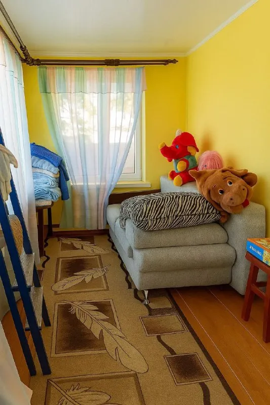 Продам одноэтажный просторный дом 🏡 площадью 53 м²
🌇В поселке нижняя крынка макеевка советский район. 📍
✅На участке 6 соток
✅В доме две спальни, есть санузел, недавно была выполнена замена отопления, отопление печное на угле.
✅Во всём доме установлены пластиковые окна. Есть сухой и удобный подвал для хранения купорки.
🅿На участке расположен большой гараж 5×6, летний душ, уличный туалет и сарай для угля. 🌳ухоженный ого. .. Style="background-image:url('//telegram. Org/img/emoji/40/e29c85.png')">✅соседи тихие и доброжелательные.
📍Улица находится в центре посёлка, но в спокойном районе.
🌎Дом расположен очень удобно: до рынка всего 200 метров, рядом больница и две школы, дорога до школы занимает не более 5 минут пешком. Отличная транспортная развязка - поблизости автобусные остановки с маршрутами до ханжонково и харцызска.
По всем вопросам обращайтесь в вотсап/телеграмм; смс
📲☎️+7977-179-54-14
Подписаться | дать объявление - фотография - 4