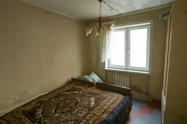 Продаётся 3-комнатная квартира

🌇В донецке, мкр. Текстильщик, ул. Островского. 📍

❗️Просторная квартира под ремонт, 4 этаж 9-этажного панельного дома.  

✅Общая площадь: 65,1 м² 
- Жилая площадь: 37,1 м²
- Кухня: 10,6 м² 
- Комнаты раздельные 
- Санузел смежный 
- Лоджия и балкон
- Лифт в доме работает

✅ Центральное отопление, газ, вода, свет — всё подключено 

📑 Документы готовы к продаже.
💰Цена: 4 599 000 рублей

👁 Показ по договорённости в удобное для вас время :
📲☎️+7 949 018 07 00

Подписаться | дать объявление - фотография - 3