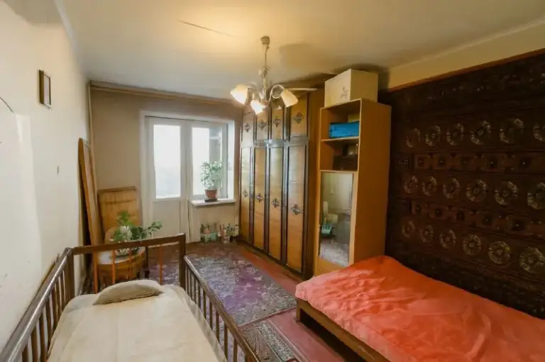 Продаётся 3-комнатная квартира

🌇В донецке, мкр. Текстильщик, ул. Островского. 📍

❗️Просторная квартира под ремонт, 4 этаж 9-этажного панельного дома.  

✅Общая площадь: 65,1 м² 
- Жилая площадь: 37,1 м²
- Кухня: 10,6 м² 
- Комнаты раздельные 
- Санузел смежный 
- Лоджия и балкон
- Лифт в доме работает

✅ Центральное отопление, газ, вода, свет — всё подключено 

📑 Документы готовы к продаже.
💰Цена: 4 599 000 рублей

👁 Показ по договорённости в удобное для вас время :
📲☎️+7 949 018 07 00

Подписаться | дать объявление - фотография - 4