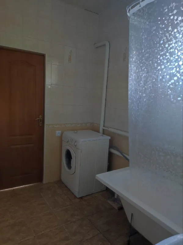 Продаётся уютный дом 🏡
🌇В городе донецк район боссе📍
Характеристики:
✅Общая площадь 82 кв.
✅Просторный зал — 29 м², где хватит места для семейных торжеств и дружеских встреч.
✅ Большая ванная — 8 м².
✅ Кухня — 5,9 м² с новой газовой плитой (установлена в 2025 г. ), где каждое утро можно готовить ароматный завтрак.
✅ Маленький уютный двор. .. /tg-emoji>вся мебель и техника (как на фото) остаются в доме — переезжайте и живите сразу!
✅Документы по ремонту и оборудованию готовы для передачи — никаких хлопот с проверками.
👍Этот дом — идеальный вариант для семьи: комфорт, безопасные коммуникации и всё необходимое в шаговой доступности. Здесь каждый день будет наполнен уютом и радостью!
💰Стоимость 4,6млн. ₽ торг есть.
📲☎️+79493389894 Ан евгения
Подписаться | дать объявление - фотография - 10