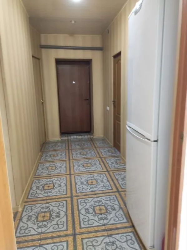 Продаётся уютный дом 🏡
🌇В городе донецк район боссе📍
Характеристики:
✅Общая площадь 82 кв.
✅Просторный зал — 29 м², где хватит места для семейных торжеств и дружеских встреч.
✅ Большая ванная — 8 м².
✅ Кухня — 5,9 м² с новой газовой плитой (установлена в 2025 г. ), где каждое утро можно готовить ароматный завтрак.
✅ Маленький уютный двор. .. /tg-emoji>вся мебель и техника (как на фото) остаются в доме — переезжайте и живите сразу!
✅Документы по ремонту и оборудованию готовы для передачи — никаких хлопот с проверками.
👍Этот дом — идеальный вариант для семьи: комфорт, безопасные коммуникации и всё необходимое в шаговой доступности. Здесь каждый день будет наполнен уютом и радостью!
💰Стоимость 4,6млн. ₽ торг есть.
📲☎️+79493389894 Ан евгения
Подписаться | дать объявление - фотография - 4