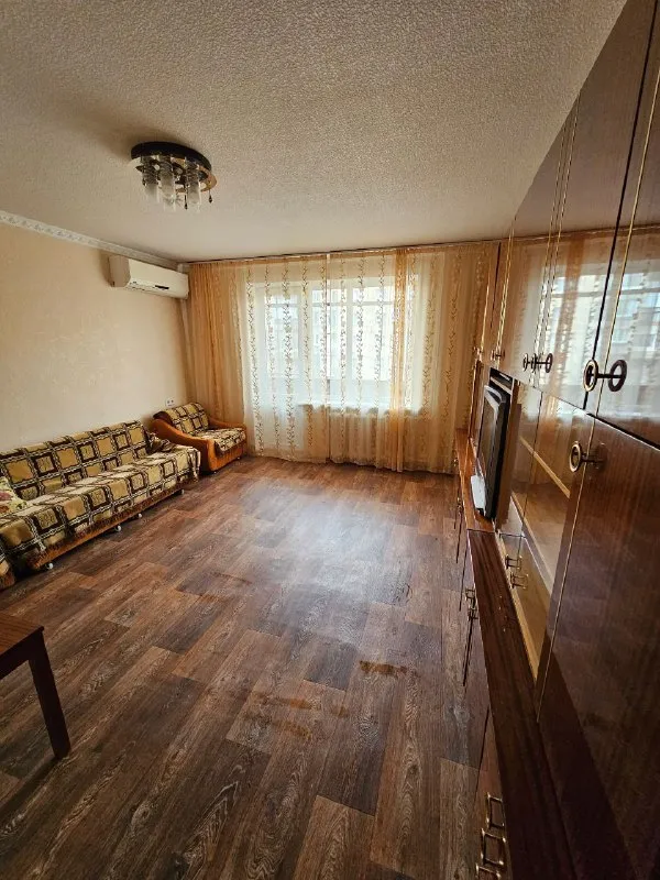 ‼️Продажа квартиры‼️

🏡Продаётся 3-трехкомнатная квартира ворошиловский р-н
🗺Г. Донецк днр пр-т комсомольский, район набережной, недалеко площади ленина

✅Этажность–5/9 жилого дома
✅Общая площадь–65.1 м2
✅Кухня–10 м2

✅Комнаты раздельные, лоджия и балкон застеклены, две кладовые (в квартире и на лестничной площадке), есть бойлер
✅Квартира продаётся с мебелью и техникой
✅Удобная транспортная развязка, рядом магазины, школа, детский сад
🧾Документы готовы
🔥Собственник

💴Цена: 9🍋000.000 рублей
☎️+7(949) 371-59-73

📨Подписаться - фотография - 2