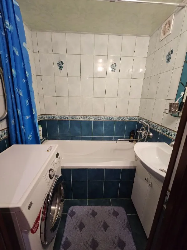 ‼️Продажа квартиры‼️

🏡Продаётся 3-трехкомнатная квартира ворошиловский р-н
🗺Г. Донецк днр пр-т комсомольский, район набережной, недалеко площади ленина

✅Этажность–5/9 жилого дома
✅Общая площадь–65.1 м2
✅Кухня–10 м2

✅Комнаты раздельные, лоджия и балкон застеклены, две кладовые (в квартире и на лестничной площадке), есть бойлер
✅Квартира продаётся с мебелью и техникой
✅Удобная транспортная развязка, рядом магазины, школа, детский сад
🧾Документы готовы
🔥Собственник

💴Цена: 9🍋000.000 рублей
☎️+7(949) 371-59-73

📨Подписаться - фотография - 7