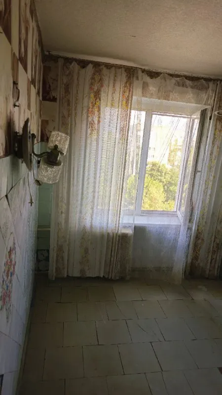 Продам двухкомнатную квартиру
Под ремонт❗️ 

🌇Донецк, центр щетинина📍

✅С удобной планировкой с выходом на лоджию как из спальни, так и из зала
✅9/9 Этаж, есть тех этаж
✅Потолки сухие (обоям больше 10 лет )
✅Площадь жилая 28,1 общая 48, кухня 7,2, лоджия.
✅Не угловая теплая
🌎Отличное место расположения квартиры в 2х минутах автостанция (донецк, макеевка, моспино) все магазины рынок автостаянки сберкасса школа, садики в шаговой доступности.
✅Аптека в доме.

💰Цена 2 900 000 ₽ есть торг

📲☎️+79493247464

Подписаться  |  дать объявление - фотография - 7