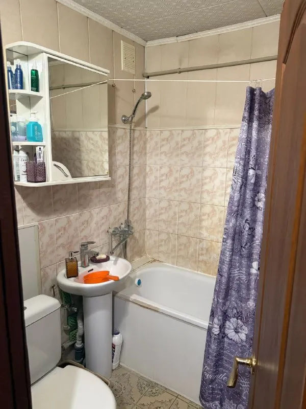 ‼️Продажа квартиры‼️

🏡Продажа 2-двухкомнатная квартира ленинский район
🗺Г. Донецк днр ул. Изюмовская 9-б

✅Этажность–4/4 жилого дома
✅Общая площадь–42.7 м2

✅Квартира угловая
Крыша перекрыта в этом году
Жилое состояние
✅Окна пластиковые, канализационные и отопительные трубы пластиковые
✅Входная металлическая дверь
Чугунные радиаторы отопления
✅В подвале поменян канализационный стояк на пластиковый
✅Мебель и бытовая техника вся остаётся
✅Вода по графику
Удобная транспортная развязка
🧾Документы готовы
🔥Собственник

💴Цена: 5🍋000.000 рублей
☎️+7(949) 358-90-78 Татьяна

📨Подписаться - фотография - 9