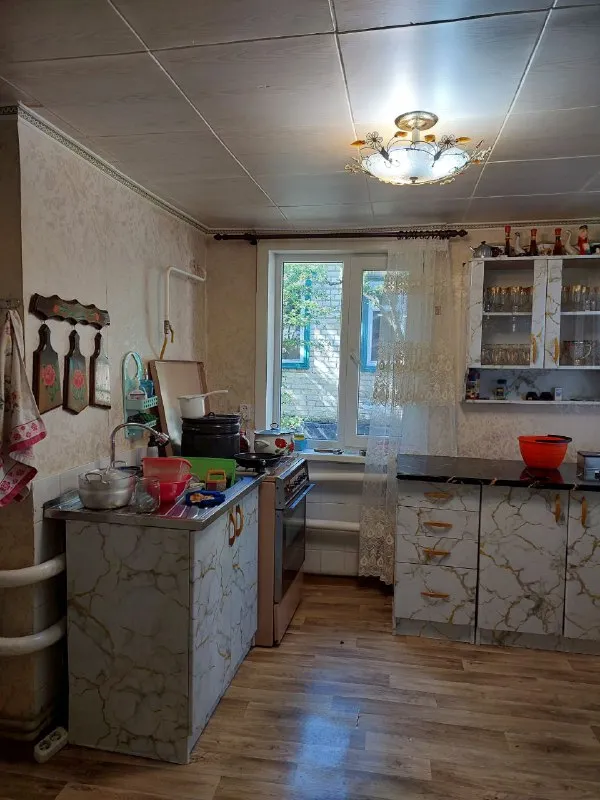 🅰️🅰️🅰️🅰️🅰️🅰️ 🅰️🅰️🅰️✅Участок земли 7/100
✅Отличная улица, полностью вся асфальтированная
✅На участке находятся 2 газифицированых дома
✅Один 90м², второй 65м²
✅Пластиковые окна
Дом 90м²: 5 жилых комнат, + санузел, кухня.
Дом 65м²: 3 жилые комнаты, +кухня.
Долгов и прописаных нет
📍В шаговой доступности школа, садик, больница, рынок, остановка.
✅Все детали по телефону, вышлю много фото:
+79493823418 Инна
6700000Р + торг уместен - фотография - 5