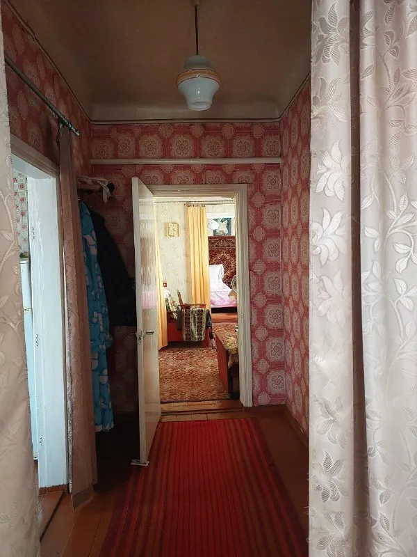🅰️🅰️🅰️🅰️🅰️🅰️

Срочно продам добротный дом

📍Г. Макеевка, горняцкий район, ул. Кулакова, ост. "мирный"
📍Место просто шикарное!!! Напротив школы 49

✅Очень ухоженная, чистая улица
✅Дом не угловой
✅Газифицирован, высокие потолки
✅4 Жилые комнаты + кухня, коридор, большая кладовка. ✅гараж со смотровой ямой
✅Летняя кухня с газом
✅Ухоженный двор и огород (земли 6/100, приватизированна!!!)

Имеется большой, обустроенный погреб (вход в погреб с улицы и с дома)

Документы полностью готовы к продаже, долги по ком. Платежам отсутствуют. Вышлю много фото по запросу.

5.000.000Р + торг

+79493823418 - фотография - 4