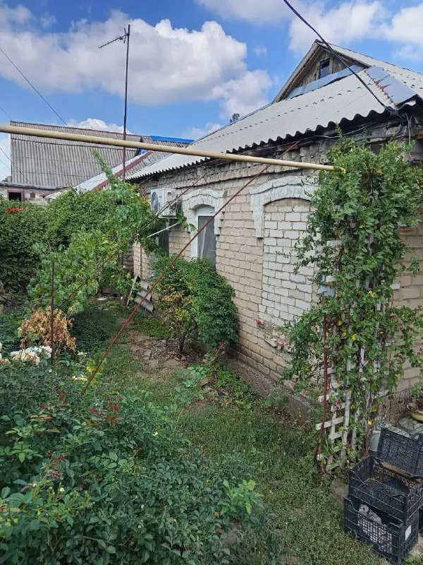 ‼️Продажа дома‼️
🏡Продам дом 60 м2
🗺Г. Донецк днр калининский район 500 метров от парк-роща,
1.000 Метров от донбасс арены
🏡Участок 6 соток, крыша перекрыта, газ подключен 2 года назад, окна пластик, отвод от городской трубы новый пластик ✅дом крепкий, внутри требует косметики, во двор поместиться 2-3 машины
✅Ворота относительно новые, заборы также частично новые, яма сливная новая, сделана 2 года назад, по улице есть канализация
🧾Документы готовы, я
🔥Собственик
💴Цена: 4🍋9 млн рублей возможен обмена на 1 комн. Кв. +доплата
☎️+7(949) 492-66-15
📞Звоните, сообщения не читаю
📨Подписаться - фотография - 3