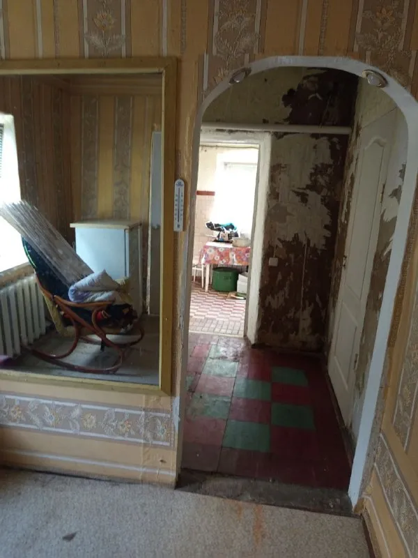 ‼️Продажа дома‼️
🏡Продам дом 60 м2
🗺Г. Донецк днр калининский район 500 метров от парк-роща,
1.000 Метров от донбасс арены
🏡Участок 6 соток, крыша перекрыта, газ подключен 2 года назад, окна пластик, отвод от городской трубы новый пластик ✅дом крепкий, внутри требует косметики, во двор поместиться 2-3 машины
✅Ворота относительно новые, заборы также частично новые, яма сливная новая, сделана 2 года назад, по улице есть канализация
🧾Документы готовы, я
🔥Собственик
💴Цена: 4🍋9 млн рублей возможен обмена на 1 комн. Кв. +доплата
☎️+7(949) 492-66-15
📞Звоните, сообщения не читаю
📨Подписаться - фотография - 7