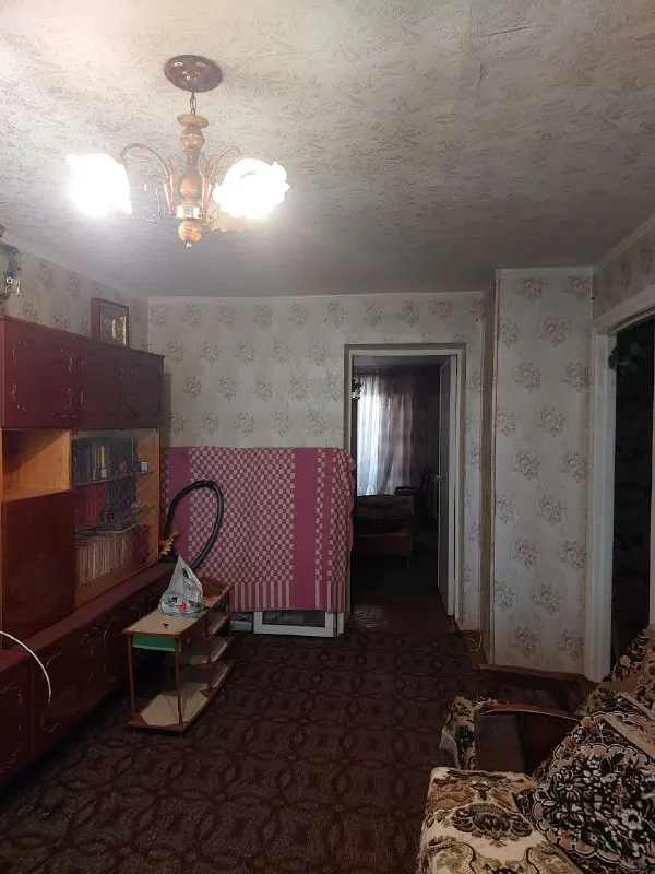 🅰️🅰️🅰️🅰️🅰️🅰️ 🅰️🅰️🅰️📍Г. Макеевка, червоногвардейский район, ул. Уборевича, д.9

4/6, Не угловая
Дом кирпичный
📍Отличное место: остановка перед домом, магазины в доме, садик, котельная во дворе
✅Тихий, ухоженный двор
✅Квартира очень тёплая. В квартире: железная, добротная входная дверь, пластиковые окна, стояки и отопление новые, счётчики на воду и на газ, санузел раздельный (канализация и вода заменены), кондиционер, дверь на балкон пластиковая (закуплены окна на остекление балкона)
✅Состояние квартиры обычное, жилое
✅Подъезд чистый, во всём подъезде пластиковые окна

2000000Р + возможен торг.

+79493823418 Инна. По запросу вышлю больше фото. - фотография - 9