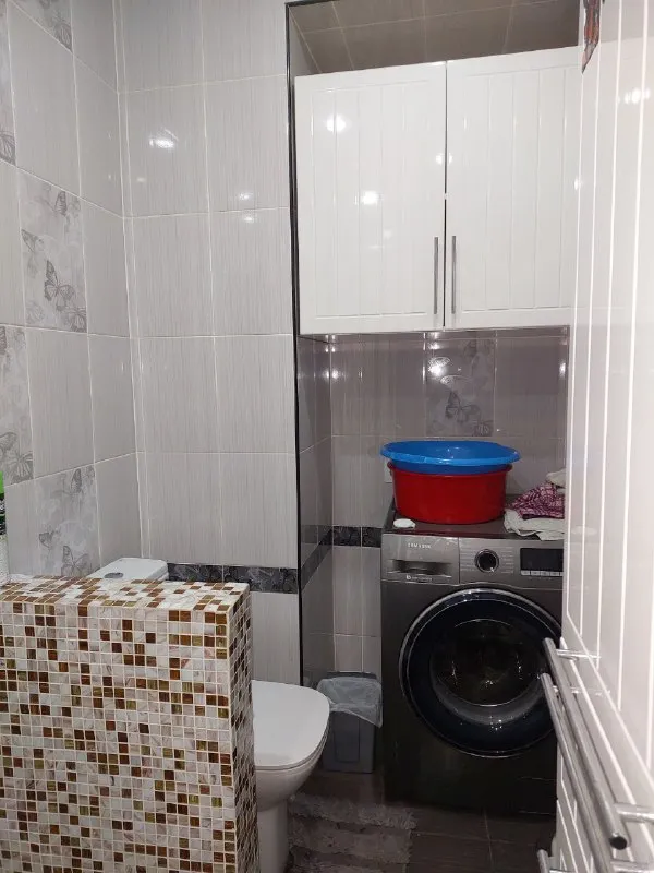 Продам 🏡дом (квартира на земле)

🌆Г. Макеевка, горняцкий район, ул. Минская. Центр, напротив "пятерички"📍

✅Улица асфальтированная.
✅Площадь дома 74м², из бутового камня.
⛽Отопление газовое.
✅Все окна пластиковые, решетки на окнах. Кондиционер, санузел совместный, все в плитке.
✅Две спальни, +зал, коридор и кухня. - фотография - 10