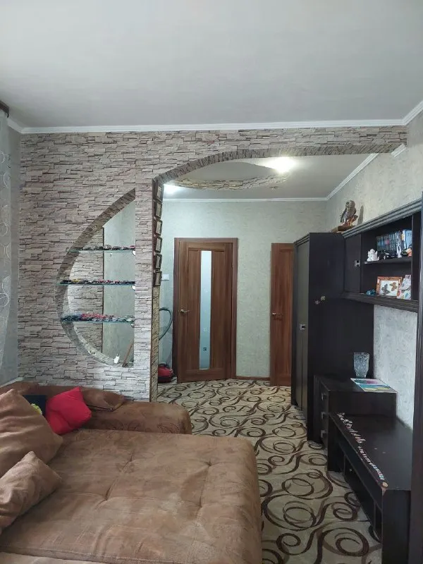 Продам 🏡дом (квартира на земле)

🌆Г. Макеевка, горняцкий район, ул. Минская. Центр, напротив "пятерички"📍

✅Улица асфальтированная.
✅Площадь дома 74м², из бутового камня.
⛽Отопление газовое.
✅Все окна пластиковые, решетки на окнах. Кондиционер, санузел совместный, все в плитке.
✅Две спальни, +зал, коридор и кухня. - фотография - 6