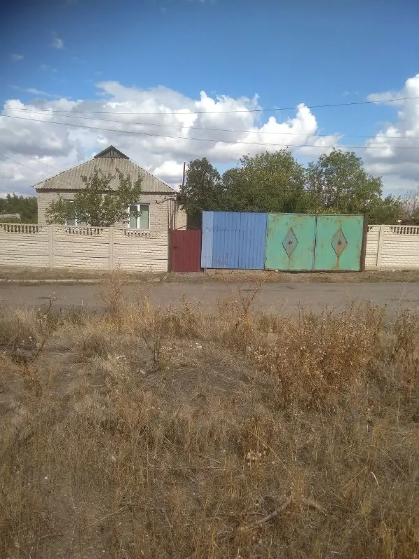 ‼️Продажа дома‼️

🏡Продам дом от собственника
🗺Г. Моспино днр, бирюки, пролетарский р-н, центр поселка ул. Менделеева

✅Дом под ремонт, 10 соток земли
✅Огород и дом 58.5 м2 общая площадь

3-Ри жилых комнаты, туалет, ванная, печное отопление во дворе бассейн-5 куб
🧾Документы в росреестре готовы
✅Прописан 1 человек
Стоят счетчики

💴Цена: 2🍋000.000 рублей
☎️Тел: +7(949) 328-83-05

📨Подписаться - фотография - 2
