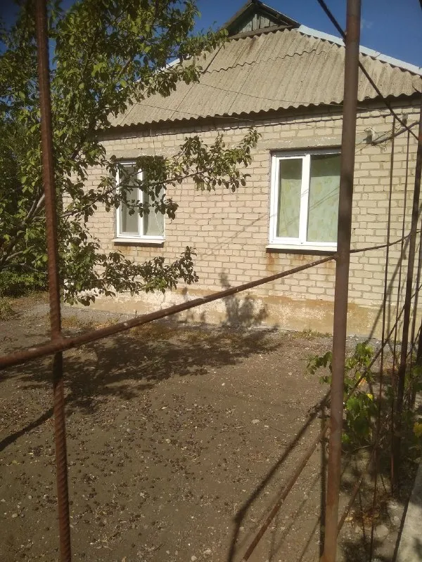 ‼️Продажа дома‼️

🏡Продам дом от собственника
🗺Г. Моспино днр, бирюки, пролетарский р-н, центр поселка ул. Менделеева

✅Дом под ремонт, 10 соток земли
✅Огород и дом 58.5 м2 общая площадь

3-Ри жилых комнаты, туалет, ванная, печное отопление во дворе бассейн-5 куб
🧾Документы в росреестре готовы
✅Прописан 1 человек
Стоят счетчики

💴Цена: 2🍋000.000 рублей
☎️Тел: +7(949) 328-83-05

📨Подписаться - фотография - 5