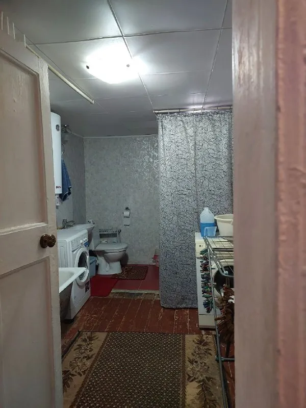 Срочно продам 🏡 дом
🌇Центрально-городской район, г. Макеевка. 24 линия, ул. Калинина. 📍
🏡Дом газифицирован, 5 жилых комнат + кухня, большой санузел. Высота потолков 2,85м.
✅В доме большой сухой погреб. ✅обычное жилое состояние, все родное. Земли 3/100.
🅿 Во дворе гараж со смотровой ямой и сарай на две комнаты.
💧По улице идёт центральная канализация.
👍Отличное место.
🌎В шаговой доступности детская больница, садик, школа, рынок, магазины.
📃Документы готовы к продаже. По запросу вышлю больше фото.
💰Цена 3 700 000 ₽ + торг❗️
📲☎️+79493823418 Инна
Подписаться | дать объявление - фотография - 10