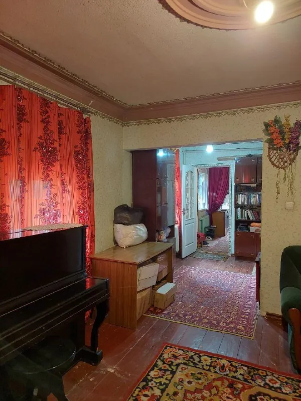 Срочно продам 🏡 дом
🌇Центрально-городской район, г. Макеевка. 24 линия, ул. Калинина. 📍
🏡Дом газифицирован, 5 жилых комнат + кухня, большой санузел. Высота потолков 2,85м.
✅В доме большой сухой погреб. ✅обычное жилое состояние, все родное. Земли 3/100.
🅿 Во дворе гараж со смотровой ямой и сарай на две комнаты.
💧По улице идёт центральная канализация.
👍Отличное место.
🌎В шаговой доступности детская больница, садик, школа, рынок, магазины.
📃Документы готовы к продаже. По запросу вышлю больше фото.
💰Цена 3 700 000 ₽ + торг❗️
📲☎️+79493823418 Инна
Подписаться | дать объявление - фотография - 5