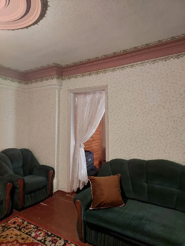 Срочно продам 🏡 дом
🌇Центрально-городской район, г. Макеевка. 24 линия, ул. Калинина. 📍
🏡Дом газифицирован, 5 жилых комнат + кухня, большой санузел. Высота потолков 2,85м.
✅В доме большой сухой погреб. ✅обычное жилое состояние, все родное. Земли 3/100.
🅿 Во дворе гараж со смотровой ямой и сарай на две комнаты.
💧По улице идёт центральная канализация.
👍Отличное место.
🌎В шаговой доступности детская больница, садик, школа, рынок, магазины.
📃Документы готовы к продаже. По запросу вышлю больше фото.
💰Цена 3 700 000 ₽ + торг❗️
📲☎️+79493823418 Инна
Подписаться | дать объявление - фотография - 6