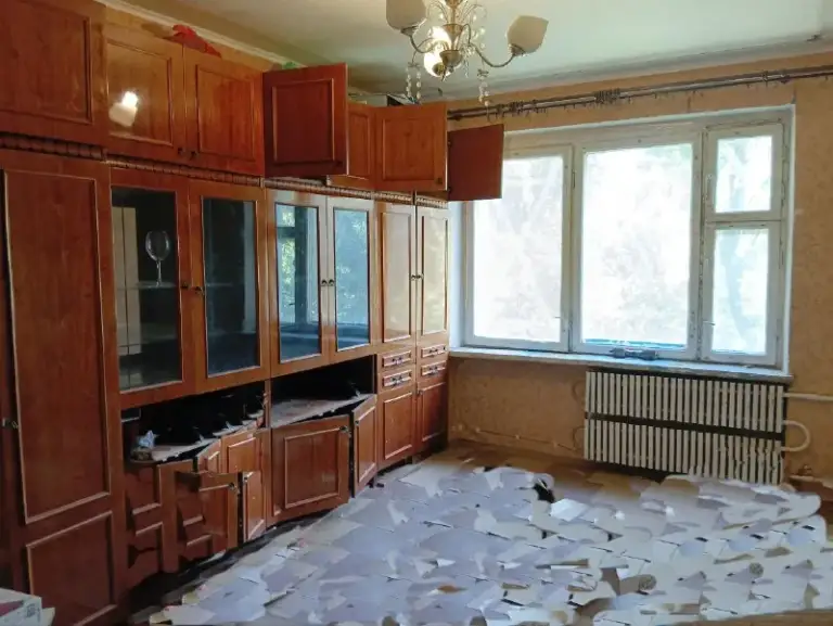 👇Продам 2х комнатную квартиру (комнаты раздельные) на текстильщике (ул. Островского, ориентир амбулатория №3). 2/10-ти этажного. Выход на балкон из 2х комнат. Квартира под ремонт. Цена 3 200 000руб. Ан анна + 7 949 470 04 83 (феникс), +7 949 796 89 69 (миранда). - фотография - 1