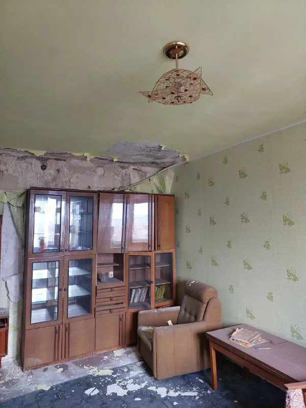 🅰️🅰️🅰️🅰️🅰️🅰️

Продам

2 Комнатную квартиру

📍Г. Макеевка, мкрн. "калининский", д.16

9/9, Не угловая (есть тех. Этаж)
📍Квартира под капитальный ремонт
📍Место просто супер. Перед подъездом: детская площадка, детский садик, школа, магазин "авоська", остановка. Из всех окон шикарный, панорамный вид.

✅Документы полностью готовы к продаже. Прописаных нет. Долгов нет. Быстрая сделка.

Внимание!!! 2000000 + возможен еще торг

Более детально по телефону, вышлю больше фото
+79493823418 Инна - фотография - 7