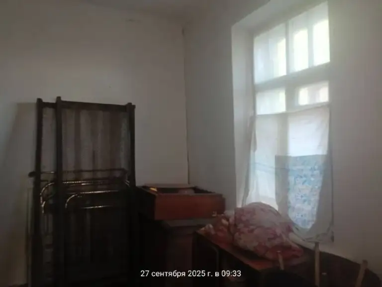 👇Продам квартиру на земле (часть дома) - 81м. Кв, двор 8 соток, буденновский р-н, ориентир ул. Крепильщиков / ул. Большевиков / шк-137, остановка в 1 минуте ходьбы. Три комнаты. Газ и вода не заведены. Потолки высокие, окна большие. Под ремонт. Возможность прописки. Хорошее месторасположение. Цена 600 000руб. Ан анна + 7 949 470 04 83 (феникс), +7 949 796 89 69 (миранда). - фотография - 6