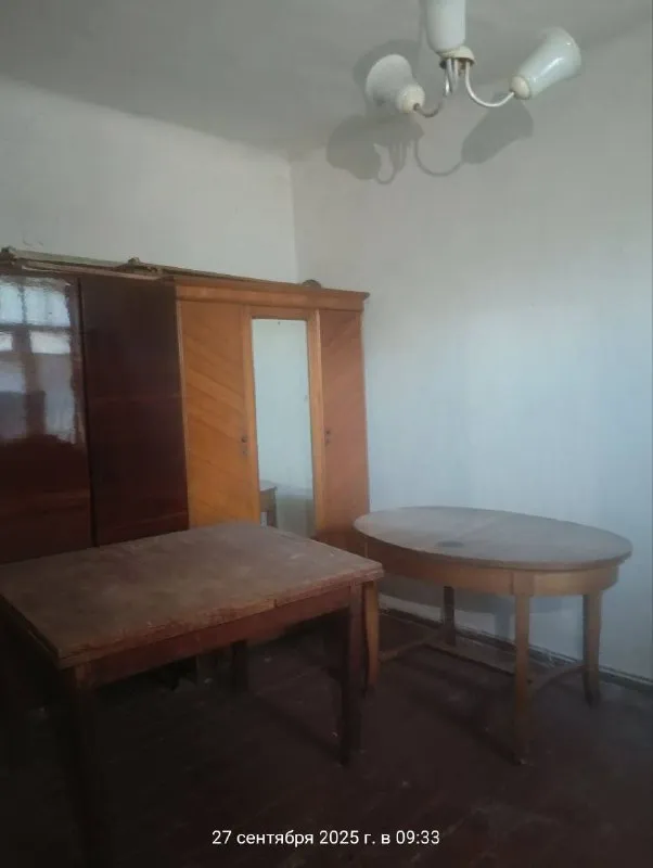 👇Продам квартиру на земле (часть дома) - 81м. Кв, двор 8 соток, буденновский р-н, ориентир ул. Крепильщиков / ул. Большевиков / шк-137, остановка в 1 минуте ходьбы. Три комнаты. Газ и вода не заведены. Потолки высокие, окна большие. Под ремонт. Возможность прописки. Хорошее месторасположение. Цена 600 000руб. Ан анна + 7 949 470 04 83 (феникс), +7 949 796 89 69 (миранда). - фотография - 7