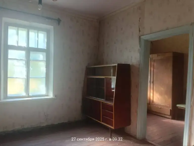 👇Продам квартиру на земле (часть дома) - 81м. Кв, двор 8 соток, буденновский р-н, ориентир ул. Крепильщиков / ул. Большевиков / шк-137, остановка в 1 минуте ходьбы. Три комнаты. Газ и вода не заведены. Потолки высокие, окна большие. Под ремонт. Возможность прописки. Хорошее месторасположение. Цена 600 000руб. Ан анна + 7 949 470 04 83 (феникс), +7 949 796 89 69 (миранда). - фотография - 8