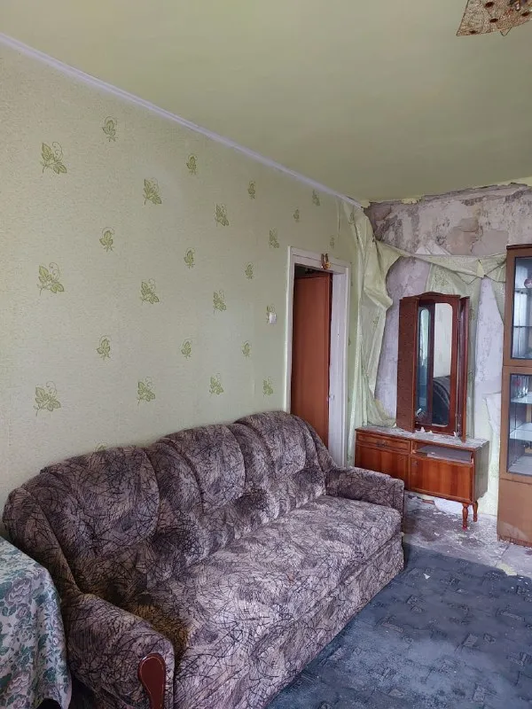 Продам 2 комнатную квартиру
🏙️Г. Макеевка, мкрн. "калининский", д.16📍
🔹9/9, Не угловая (есть тех. Этаж)
🔹Квартира под капитальный ремонт
🔹Место просто супер. Перед подъездом: детская площадка, детский садик, школа, магазин "авоська", остановка
🔹Из всех окон шикарный, панорамный вид.
📑Документы полностью готовы к продаже. Прописаных нет. Долгов нет. Быстрая сделка❗️
💰Внимание! 2 000 000 ₽
+ Возможен еще торг
Более детально по телефону, вышлю больше фото
📲☎️ +79493823418 Инна
Подписаться | дать объявление - фотография - 5