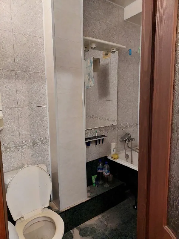 Срочно продам 3к. Квартиру

🏙️Центр г. Макеевка. 15 линия, ул. Островского, дом 12/23, (сразу возле прокуратуры)📍

🔹Брежневка, потолки 2,75м,
🔹2/5, Не угловая, дом кирпичный
🔹Площадь 60м², все комнаты большие
🔹Санузел совместный, всё в плитке, все коммуникации заменены
🔹Официально отключено отопление (что даёт прекрасную возможность сделать индивидуальное отопление)
🔹Кондиционер, добротная входная железная дверь, все окна пластиковые
🔹По всей квартире новая усиленная проводка, новая газовая колонка. 2 балкона.
🔹Состояние обычное жилое.
🔹Место просто супер: садик, школа, остановка, развлекательный центр, больница, супермаркет. .. - всё возле дома.

📑Документы полностью готовы к продаже.

💰 Цена 4.000.000 ₽ + торг

По запросу вышлю больше фото. На все интересующие вопросы отвечу по телефону:
📲☎️ +79493823418 Инна

Подписаться | дать объявление - фотография - 10