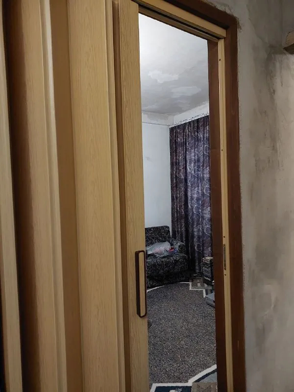 Срочно продам 3к. Квартиру

🏙️Центр г. Макеевка. 15 линия, ул. Островского, дом 12/23, (сразу возле прокуратуры)📍

🔹Брежневка, потолки 2,75м,
🔹2/5, Не угловая, дом кирпичный
🔹Площадь 60м², все комнаты большие
🔹Санузел совместный, всё в плитке, все коммуникации заменены
🔹Официально отключено отопление (что даёт прекрасную возможность сделать индивидуальное отопление)
🔹Кондиционер, добротная входная железная дверь, все окна пластиковые
🔹По всей квартире новая усиленная проводка, новая газовая колонка. 2 балкона.
🔹Состояние обычное жилое.
🔹Место просто супер: садик, школа, остановка, развлекательный центр, больница, супермаркет. .. - всё возле дома.

📑Документы полностью готовы к продаже.

💰 Цена 4.000.000 ₽ + торг

По запросу вышлю больше фото. На все интересующие вопросы отвечу по телефону:
📲☎️ +79493823418 Инна

Подписаться | дать объявление - фотография - 5