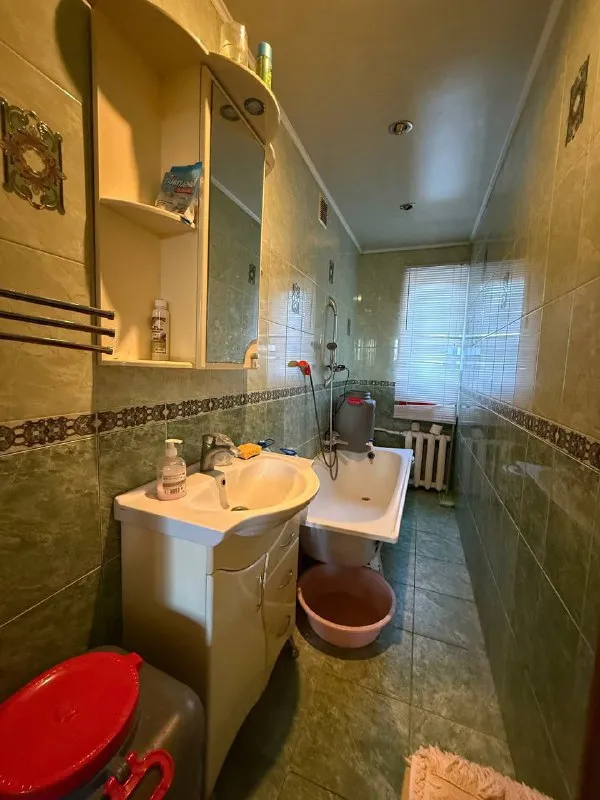 Продам 3х-комнатную квартиру
Продажа от собственника❗️

🌇В г. Донецке, куйбышевский район, (азотный). 📍

✅2Й этаж двухэтажного дома,
💦Вода по графику хорошим напором.
✅Вся мебель и техника остаётся в доме.
✅Рядом рынок, магазины и супермаркет «молоко», школа, спортивная площадка, остановка общественного транспорта.
🚫Прописанных и долгов нет.

📑Документы готовы.
Быстрая сделка.
💰Цена 4.1 млн. ₽, быстрому покупателю небольшой торг.
(Продажа от собственника)

📲☎️+7 (949) 371-30-57
📲☎️+7 (949) 533-45-17

Подписаться | дать объявление - фотография - 10