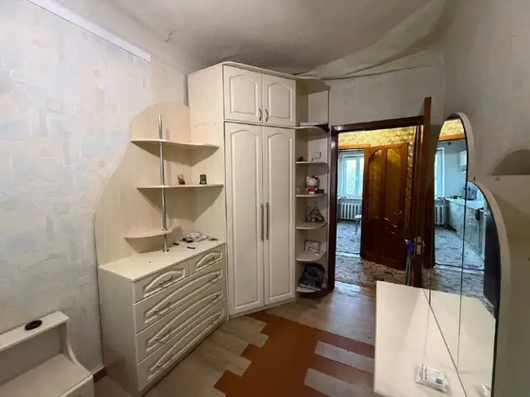 Продам 3х-комнатную квартиру
Продажа от собственника❗️

🌇В г. Донецке, куйбышевский район, (азотный). 📍

✅2Й этаж двухэтажного дома,
💦Вода по графику хорошим напором.
✅Вся мебель и техника остаётся в доме.
✅Рядом рынок, магазины и супермаркет «молоко», школа, спортивная площадка, остановка общественного транспорта.
🚫Прописанных и долгов нет.

📑Документы готовы.
Быстрая сделка.
💰Цена 4.1 млн. ₽, быстрому покупателю небольшой торг.
(Продажа от собственника)

📲☎️+7 (949) 371-30-57
📲☎️+7 (949) 533-45-17

Подписаться | дать объявление - фотография - 4