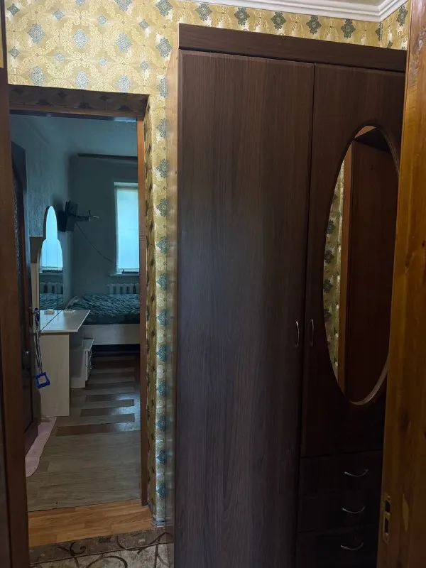 Продам 3х-комнатную квартиру
Продажа от собственника❗️

🌇В г. Донецке, куйбышевский район, (азотный). 📍

✅2Й этаж двухэтажного дома,
💦Вода по графику хорошим напором.
✅Вся мебель и техника остаётся в доме.
✅Рядом рынок, магазины и супермаркет «молоко», школа, спортивная площадка, остановка общественного транспорта.
🚫Прописанных и долгов нет.

📑Документы готовы.
Быстрая сделка.
💰Цена 4.1 млн. ₽, быстрому покупателю небольшой торг.
(Продажа от собственника)

📲☎️+7 (949) 371-30-57
📲☎️+7 (949) 533-45-17

Подписаться | дать объявление - фотография - 8