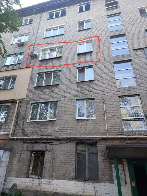 Срочно продам 2ком. Квартиру

🏙️Г. Макеевка, червоногвардейский район, ул. Уборевича, д.9. 📍

🔹4/6, Не угловая. Дом кирпичный
🔹Отличное место: остановка перед домом, магазины в доме, садик, котельная во дворе.
🔹Тихий, ухоженный двор.
🔹Квартира очень тёплая
🔹В квартире: железная, добротная входная дверь, пластиковые окна, стояки и отопление новые, счётчики на воду и на газ, санузел раздельный (канализация и вода заменены), кондиционер, дверь на балкон пластиковая (закуплены окна на остекление балкона)
🔹Состояние квартиры обычное, жилое. Подъезд чистый, во всём подъезде пластиковые окна.

💰 Цена 2 000 000 ₽ + торг.

📲☎️ +79493823418 Инна. По запросу вышлю больше фото

Подписаться | дать объявление - фотография - 1