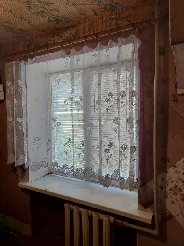Срочно продам 2ком. Квартиру

🏙️Г. Макеевка, червоногвардейский район, ул. Уборевича, д.9. 📍

🔹4/6, Не угловая. Дом кирпичный
🔹Отличное место: остановка перед домом, магазины в доме, садик, котельная во дворе.
🔹Тихий, ухоженный двор.
🔹Квартира очень тёплая
🔹В квартире: железная, добротная входная дверь, пластиковые окна, стояки и отопление новые, счётчики на воду и на газ, санузел раздельный (канализация и вода заменены), кондиционер, дверь на балкон пластиковая (закуплены окна на остекление балкона)
🔹Состояние квартиры обычное, жилое. Подъезд чистый, во всём подъезде пластиковые окна.

💰 Цена 2 000 000 ₽ + торг.

📲☎️ +79493823418 Инна. По запросу вышлю больше фото

Подписаться | дать объявление - фотография - 6