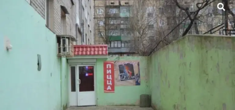 Продам нежилое помещение, площадью 143 м2 по документам +10м2(кладовка не учтена)

🏙️Г. Харцызск, м-он металлургов дом 10 📍

🔹Ранее в помещении было кафе.
🔹Продаётся со всем оборудованием (если не нужно вывезем)
🔹Окна по-плану есть, мы заложили, но можно вернуть если вам нужны окна.
🔹Подключено напряжение 380 вольт
🔹Отопление отключено за ненадобностью! В подвале под помещением проходят трубы отопления и в помещении тепло даже в морозы
🔹Канализация и водоснабжение центральные.
🔹 - фотография - 1