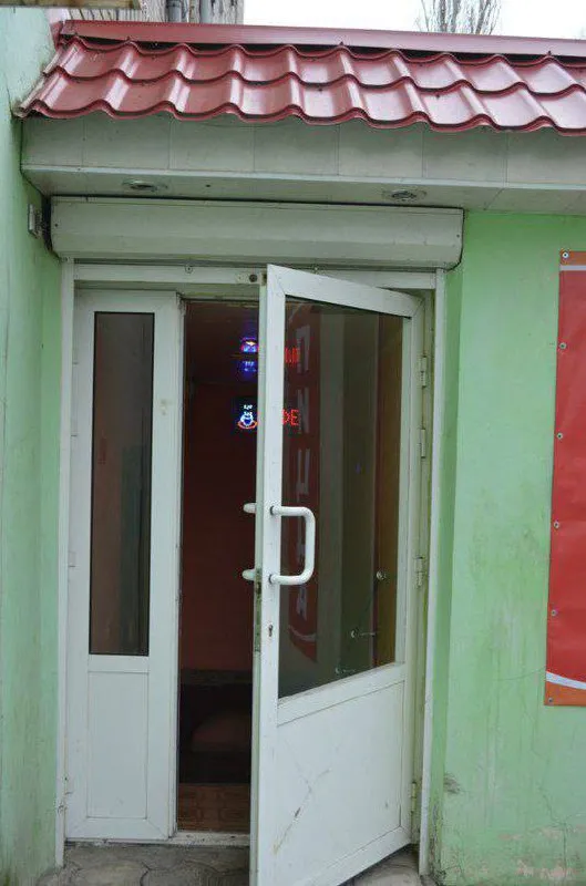 Продам нежилое помещение, площадью 143 м2 по документам +10м2(кладовка не учтена)

🏙️Г. Харцызск, м-он металлургов дом 10 📍

🔹Ранее в помещении было кафе.
🔹Продаётся со всем оборудованием (если не нужно вывезем)
🔹Окна по-плану есть, мы заложили, но можно вернуть если вам нужны окна.
🔹Подключено напряжение 380 вольт
🔹Отопление отключено за ненадобностью! В подвале под помещением проходят трубы отопления и в помещении тепло даже в морозы
🔹Канализация и водоснабжение центральные.
🔹 - фотография - 6
