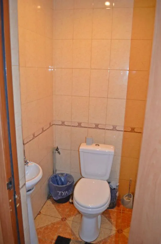 Продам нежилое помещение, площадью 143 м2 по документам +10м2(кладовка не учтена)

🏙️Г. Харцызск, м-он металлургов дом 10 📍

🔹Ранее в помещении было кафе.
🔹Продаётся со всем оборудованием (если не нужно вывезем)
🔹Окна по-плану есть, мы заложили, но можно вернуть если вам нужны окна.
🔹Подключено напряжение 380 вольт
🔹Отопление отключено за ненадобностью! В подвале под помещением проходят трубы отопления и в помещении тепло даже в морозы
🔹Канализация и водоснабжение центральные.
🔹 - фотография - 7