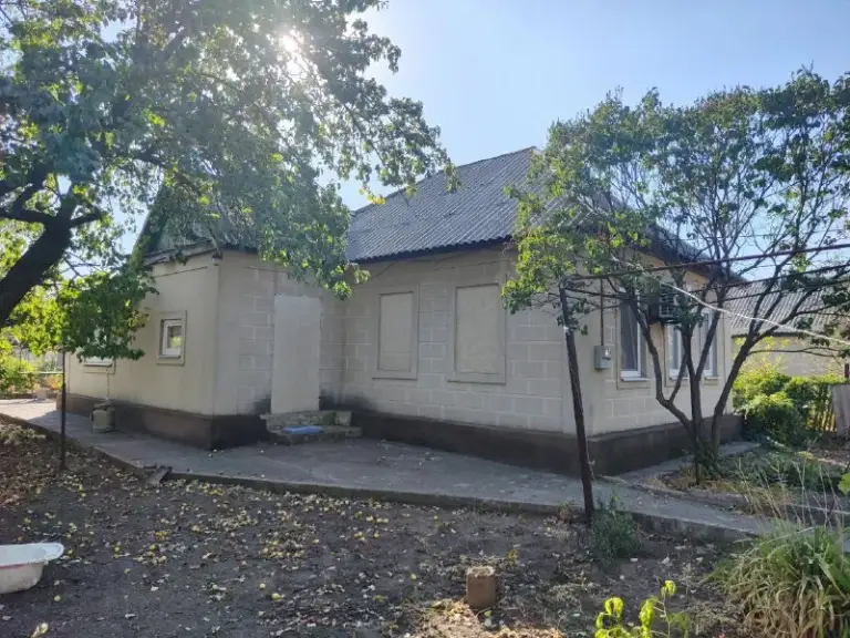 ‼️Продажа дома‼️

🏡Продаётся дом от собственника🗺г. Харцызск днр ул. Серова

✅В доме четыре комнаты, гардеробная, большой коридор, большая кухня, ванная комната, кладовая и котельная
Земля не приватизирована
🏡На участке гараж, сарай из шлакоблока, колодец с технической водой, сливная яма,
Окна пластиковые
✅Газовое отопление двухконтурный итальянский котел бакси
✅Пластиковые трубы алюминиевые батареи
✅Межкомнатные двери установлены
✅Внутри под ремонт, 150 метров хотьбы до ставка с рыбой
🔥Собственник

💴Цена: 3🍋000.000 рублей
📞Звонить на номер;
☎️+7(949) 356-89-97

📨Подписаться - фотография - 2