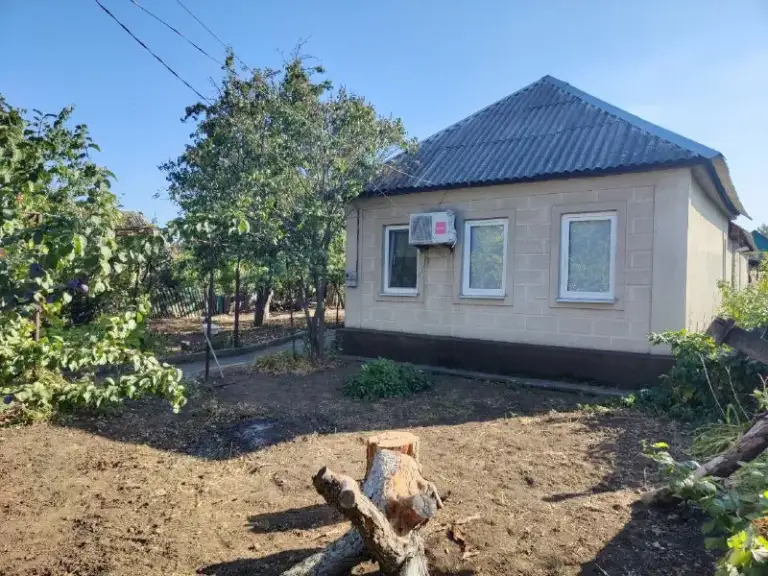 ‼️Продажа дома‼️

🏡Продаётся дом от собственника🗺г. Харцызск днр ул. Серова

✅В доме четыре комнаты, гардеробная, большой коридор, большая кухня, ванная комната, кладовая и котельная
Земля не приватизирована
🏡На участке гараж, сарай из шлакоблока, колодец с технической водой, сливная яма,
Окна пластиковые
✅Газовое отопление двухконтурный итальянский котел бакси
✅Пластиковые трубы алюминиевые батареи
✅Межкомнатные двери установлены
✅Внутри под ремонт, 150 метров хотьбы до ставка с рыбой
🔥Собственник

💴Цена: 3🍋000.000 рублей
📞Звонить на номер;
☎️+7(949) 356-89-97

📨Подписаться - фотография - 3
