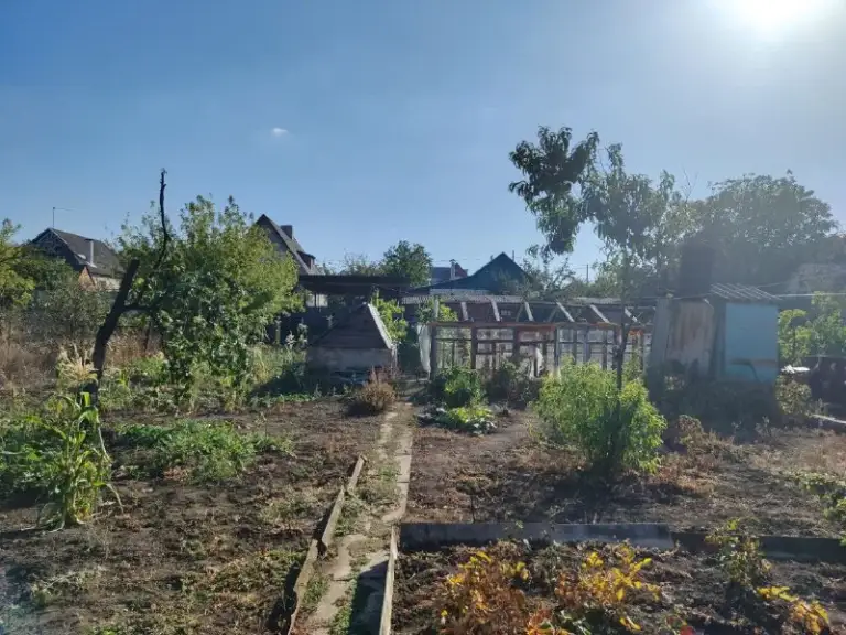 ‼️Продажа дома‼️

🏡Продаётся дом от собственника🗺г. Харцызск днр ул. Серова

✅В доме четыре комнаты, гардеробная, большой коридор, большая кухня, ванная комната, кладовая и котельная
Земля не приватизирована
🏡На участке гараж, сарай из шлакоблока, колодец с технической водой, сливная яма,
Окна пластиковые
✅Газовое отопление двухконтурный итальянский котел бакси
✅Пластиковые трубы алюминиевые батареи
✅Межкомнатные двери установлены
✅Внутри под ремонт, 150 метров хотьбы до ставка с рыбой
🔥Собственник

💴Цена: 3🍋000.000 рублей
📞Звонить на номер;
☎️+7(949) 356-89-97

📨Подписаться - фотография - 4