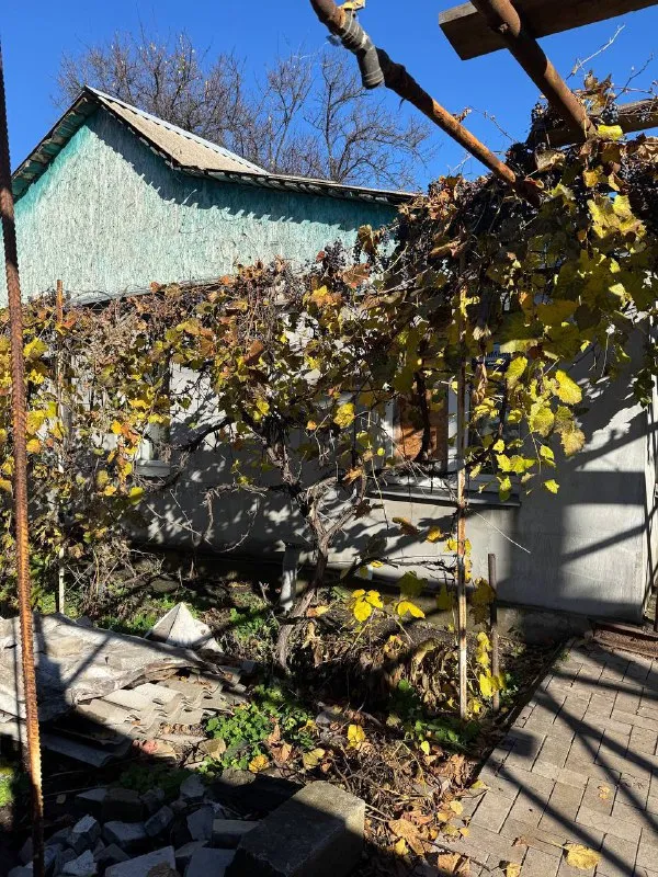 Продам отдельностоящий дом

Петровский район
Центр
Ул александра ульянова дом 3

2 Комнаты, тамбур
Кухня, ванна туалет в доме
Сливная яма, газ, свет, вода
9,5 Соток приватизированной земли
Гараж
Летняя кухня
Фотографии реальные

2 400 000 С торгом

+79494113097 Алина
@As_01vva telegram - фотография - 4
