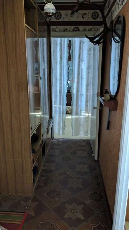 ‼️Продажа квартиры‼️
🏡Продам 2-двухкомнатную квартиру г. Донецк днр
Петровский район
Мкр-н тихий, ул стаханова
✅Этажность–9/9 жилого дома
✅Общая площадь–48 м2
✅Квартира очень теплая, светлая, в жилом
Комнаты раздельные, пластиковые окна, лоджия застеклена тоже
✅Вода по графику поступает в квартиру
✅Школа, детсады, больница - все в шаговой доступности
🔥Собственник
💴Цена: 2🍋7 рублей
☎️+7(977) 305-08-43 Ольга телеграм, вацап
Недвижимость днр - фотография - 3