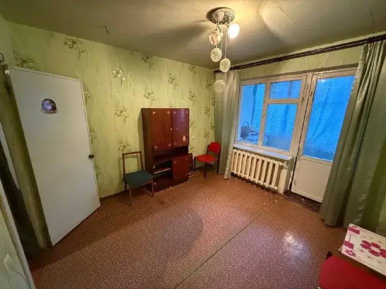 Продаётся 2-комнатная квартира
🌇В центрально-городском районе макеевки, ориентир - даки, квартал железнодорожный (рядом школа № 53). 📍
✅Параметры:
Этаж 1/9, угловая, высокий цоколь
Общая площадь 52 м², жилая 30 м², кухня 8 м²
✅Просторная, теплая квартира с большой кухней
✅Раздельные комнаты и санузел
❗️Две лоджии и два подвала❗️
✅Состояние жилое, частично мебель
✅Окна дерево, пол — линолеум
📍Инфраструктура: рядом школа, рынок, конечная остановка транспорта.
📑Документы готовы к сделке, зарегистрированных нет. Фото реальные.
💰 Цена: 2 500 000 руб.
📲☎️+79639903202
Подписаться | дать объявление - фотография - 3
