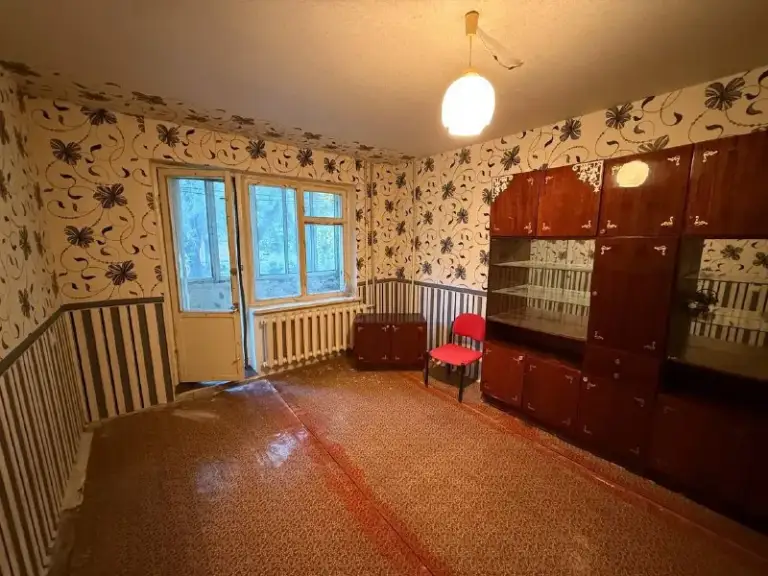 Продаётся 2-комнатная квартира
🌇В центрально-городском районе макеевки, ориентир - даки, квартал железнодорожный (рядом школа № 53). 📍
✅Параметры:
Этаж 1/9, угловая, высокий цоколь
Общая площадь 52 м², жилая 30 м², кухня 8 м²
✅Просторная, теплая квартира с большой кухней
✅Раздельные комнаты и санузел
❗️Две лоджии и два подвала❗️
✅Состояние жилое, частично мебель
✅Окна дерево, пол — линолеум
📍Инфраструктура: рядом школа, рынок, конечная остановка транспорта.
📑Документы готовы к сделке, зарегистрированных нет. Фото реальные.
💰 Цена: 2 500 000 руб.
📲☎️+79639903202
Подписаться | дать объявление - фотография - 4