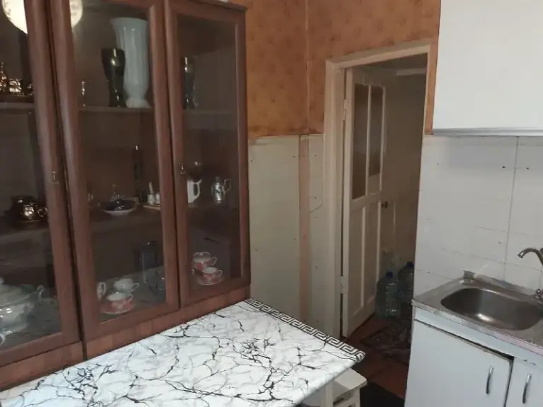Сдаётся 3х комнатная квартира

🌇Донецк, объединённый ул б. Магистральная пролетарский район📍

✅Высокий цоколь, решётки на окнах
✅Прекрасная транспортная развязка - маршрутки и трамвай
✅Отличная инфраструктура ( вещевой, продуктовый и авторынки, аптека, магазины, школы, детсады, дк юбилейный, больница, банк, почта и т д)
✅Безопасный район, тихий двор
✅Вся необходимая мебель и бытовая техника ( холодильник, стиральная машинка- ав. .. " style="background-image:url('//telegram. Org/img/emoji/40/e29bbd. Png')">⛽газовая колонка
💦Вода исправно по графику, напор отличный
📷Дополнительные фото вышлю
❗️Гражданским.
Без домашних животных

💰Цена 27 000 ₽ + к/у+залог+ комиссия агентства
Залог можно разбить на два платежа. Оплата по факту заселения

📲☎️+79493523316

Подписаться | дать объявление - фотография - 6